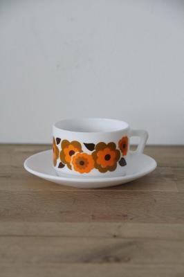 カップ&ソーサー　arcopal　Lotus　フランス　ヴィンテージ